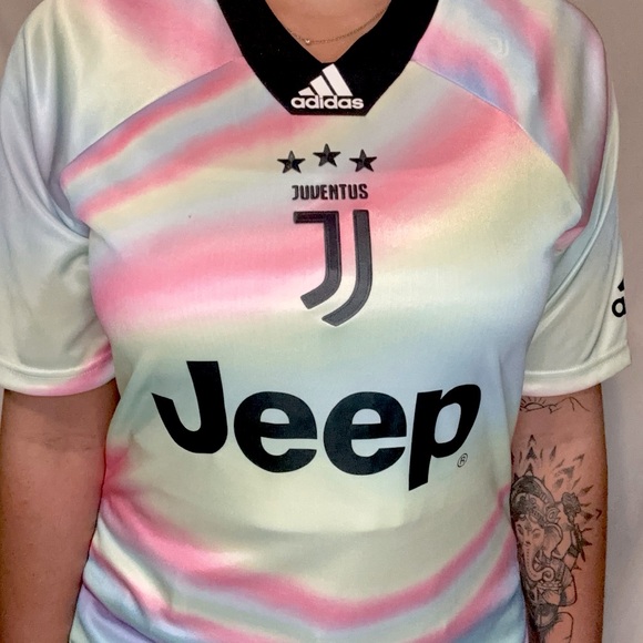 Extremely rare Adidas Juventus EA
Sports Soccer Football Jersey Limited
Edition - Picture 2 of 6
